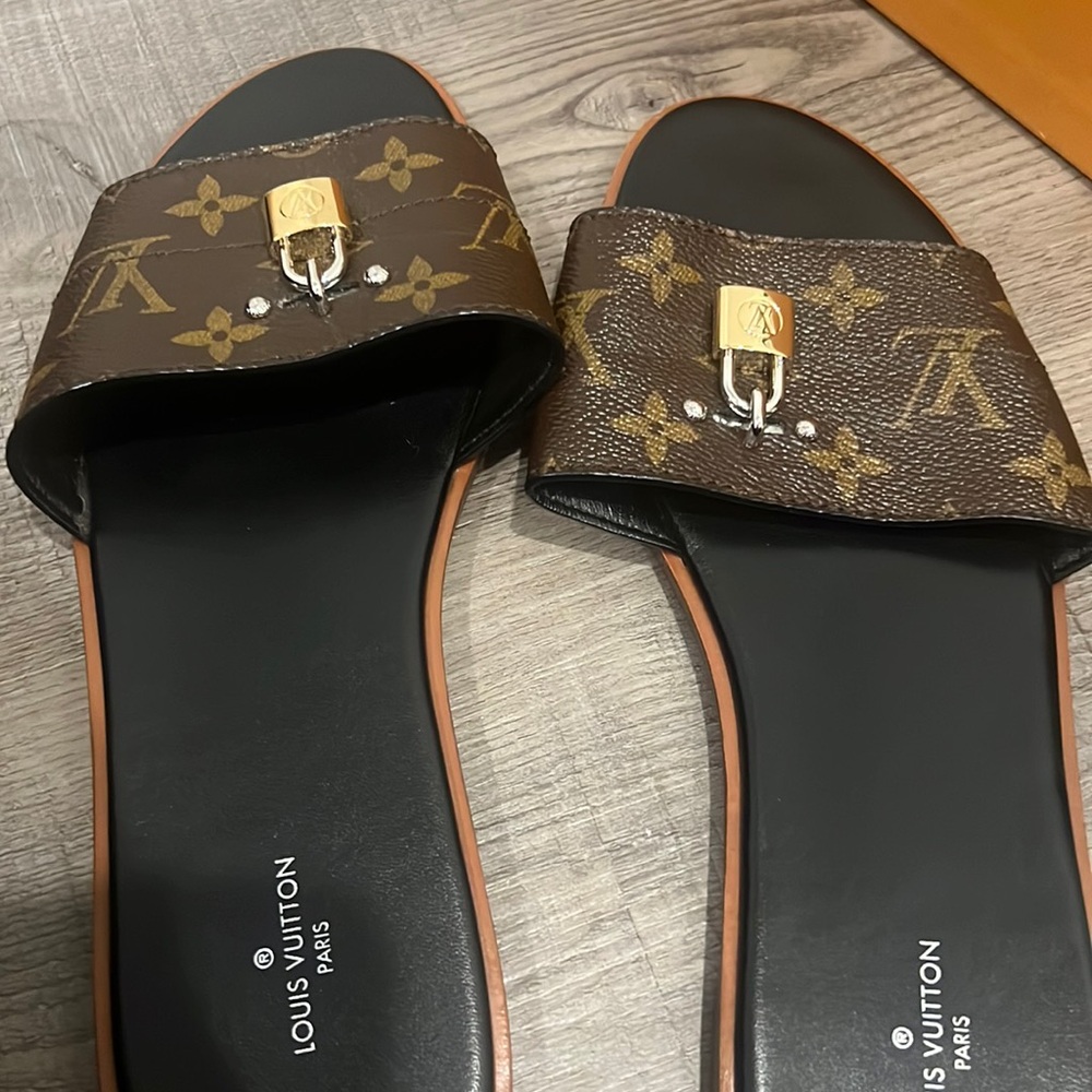 Louis Vuitton flat sandal